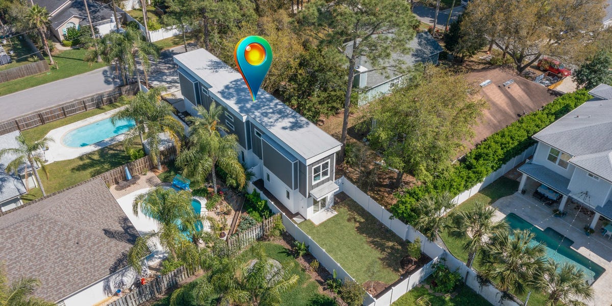 An image of a modern, narrow house utilizing efficient space